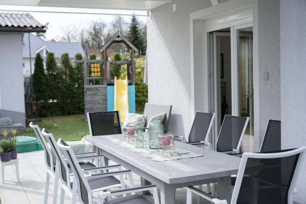 Schoenes Ferienhaus Mit Garten Portschach am Woerthersee Exterior foto